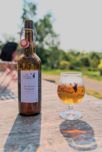 La Petite Voyageuse dans un verre